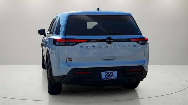 Photo of 2025 Glacier White Nissan Pathfinder