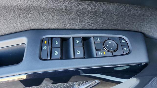 Photo of 2025 Glacier White Nissan Pathfinder