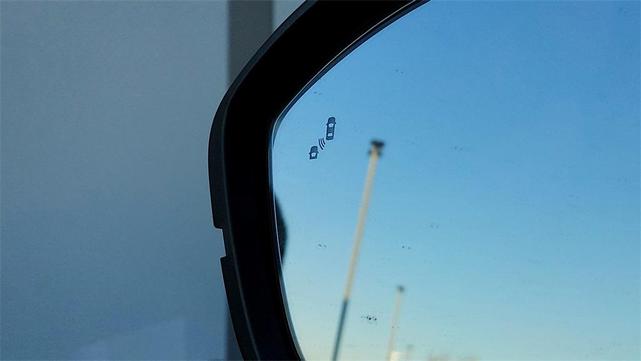 Photo of 2025 Glacier White Nissan Pathfinder
