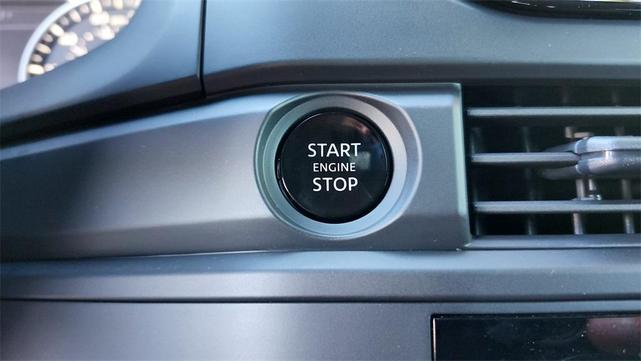 Photo of 2025 Glacier White Nissan Pathfinder