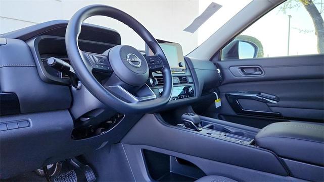 Photo of 2025 Glacier White Nissan Pathfinder
