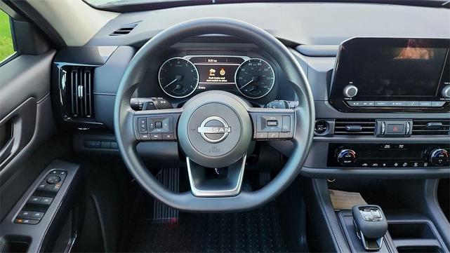 Photo of 2025 Glacier White Nissan Pathfinder