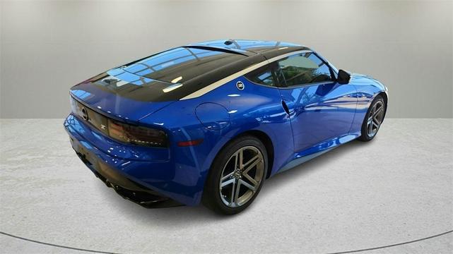 Photo of 2024 2t Blu Blk Roof Nissan Z