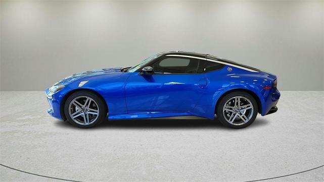 Photo of 2024 2t Blu Blk Roof Nissan Z