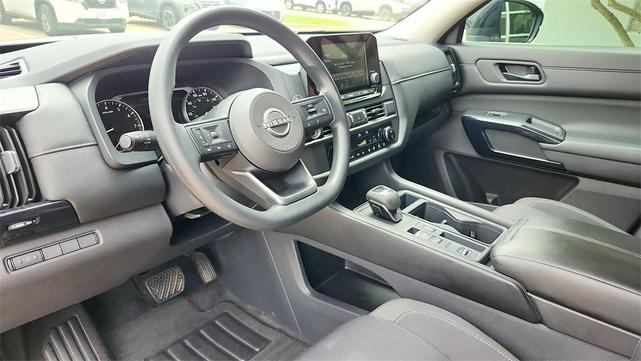 Photo of 2025 Gun Metallic Nissan Pathfinder