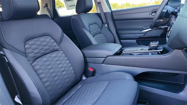 Photo of 2025 Black Nissan Pathfinder