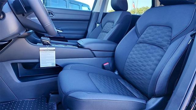 Photo of 2025 Black Nissan Pathfinder
