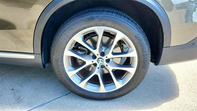Photo of 2024 Manhattan Green Metallic BMW X5
