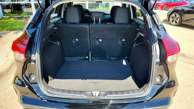 Photo of 2023 Super Black Nissan Kicks