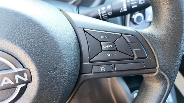 Photo of 2023 Super Black Nissan Kicks