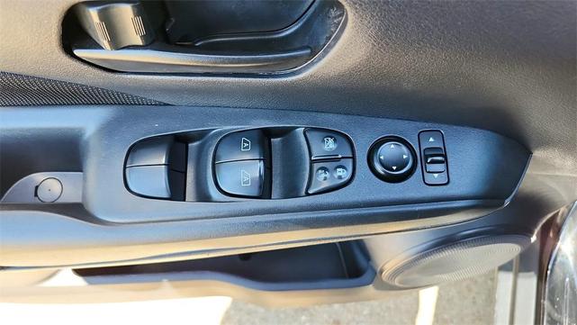 Photo of 2023 Super Black Nissan Kicks