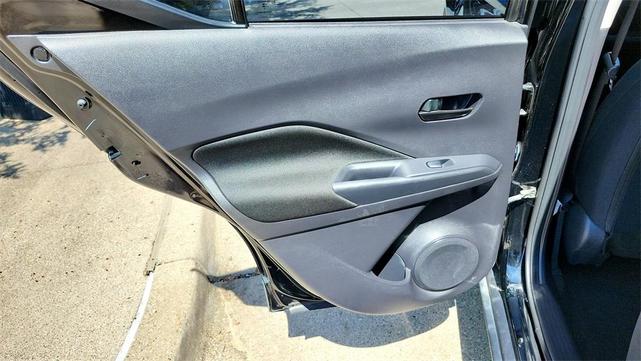 Photo of 2023 Super Black Nissan Kicks