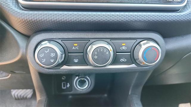 Photo of 2023 Super Black Nissan Kicks