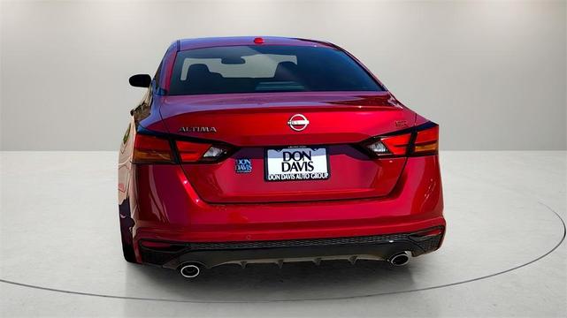 Photo of 2025 Scarlet Ember Nissan Altima