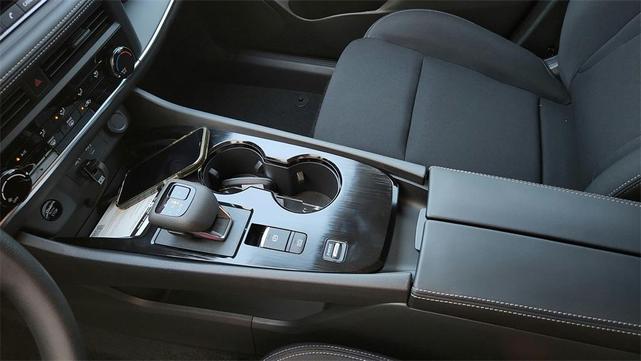 Photo of 2025 Brilliant Silver Metallic Nissan Rogue