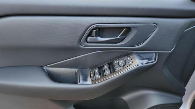 Photo of 2025 Brilliant Silver Metallic Nissan Rogue