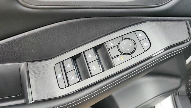 Photo of 2025 Everest White P Nissan Rogue