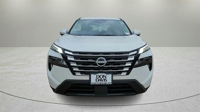 Photo of 2025 Everest White P Nissan Rogue