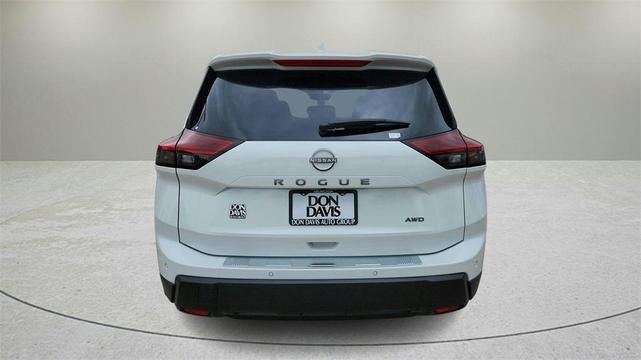 Photo of 2025 Everest White P Nissan Rogue