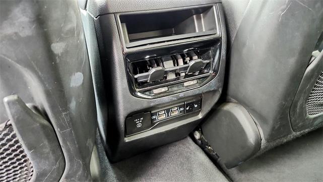 Photo of 2022 Bright White Clearcoat Jeep Grand Cherokee