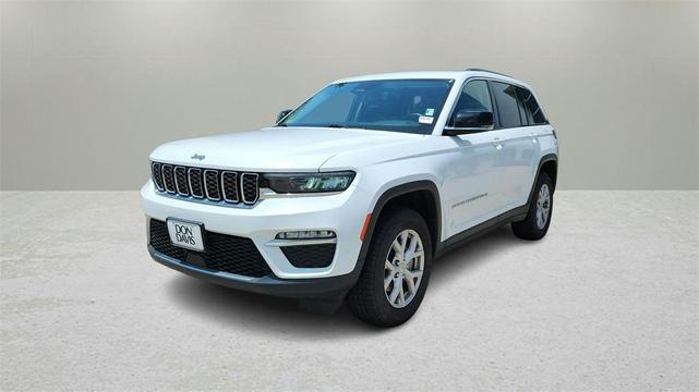 Photo of 2022 Bright White Clearcoat Jeep Grand Cherokee