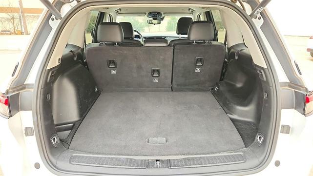 Photo of 2022 Bright White Clearcoat Jeep Grand Cherokee