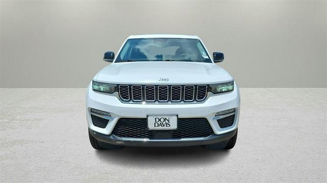 Photo of 2022 Bright White Clearcoat Jeep Grand Cherokee