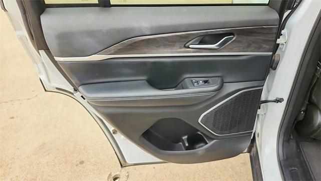 Photo of 2022 Bright White Clearcoat Jeep Grand Cherokee