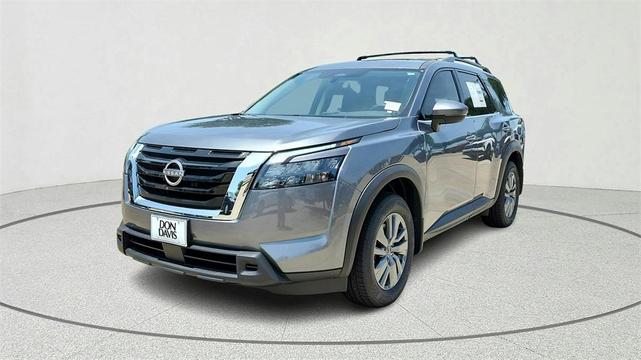Photo of 2025 Gun Metallic Nissan Pathfinder