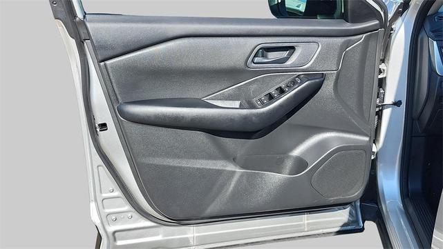 Photo of 2025 Brilliant Silver Metallic Nissan Rogue