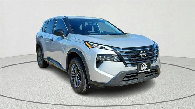 Photo of 2025 Brilliant Silver Metallic Nissan Rogue