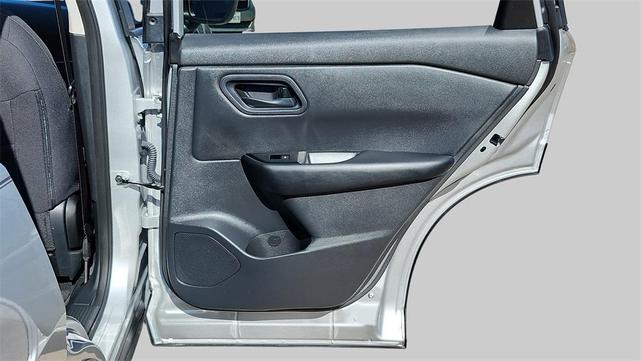 Photo of 2025 Brilliant Silver Metallic Nissan Rogue