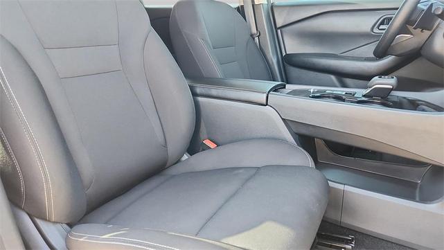 Photo of 2025 Brilliant Silver Metallic Nissan Rogue