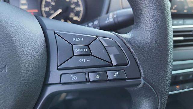 Photo of 2025 Glacier White Nissan Altima