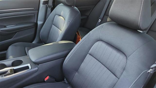 Photo of 2025 Glacier White Nissan Altima