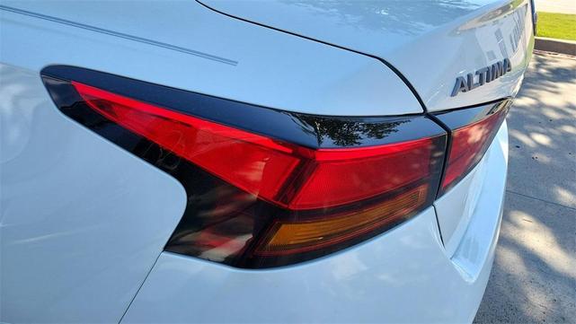 Photo of 2025 Glacier White Nissan Altima