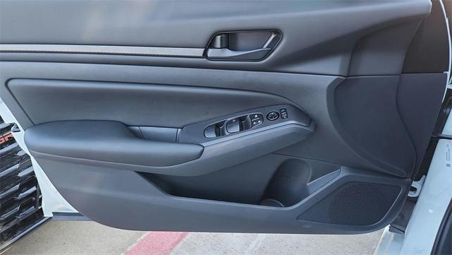 Photo of 2025 Glacier White Nissan Altima