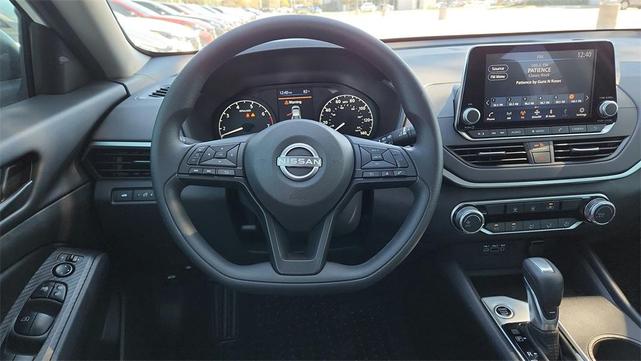Photo of 2025 Glacier White Nissan Altima