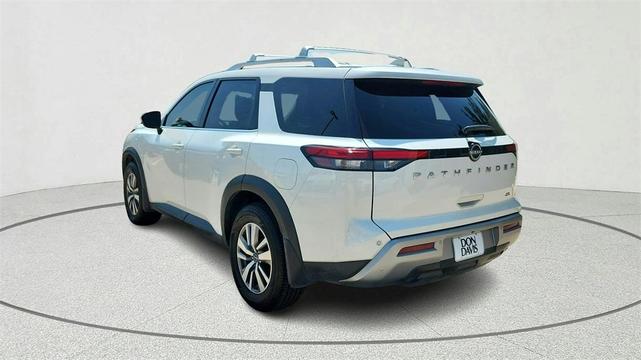 Photo of 2023 White Nissan Pathfinder