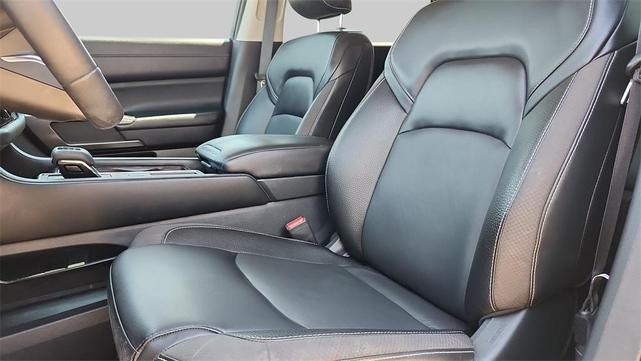 Photo of 2023 White Nissan Pathfinder