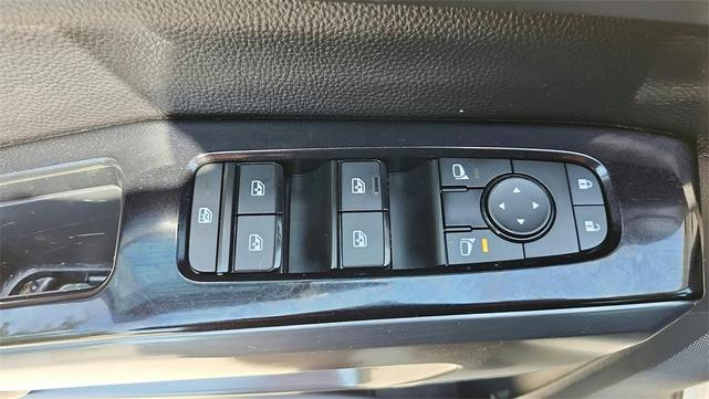 Photo of 2023 White Nissan Pathfinder