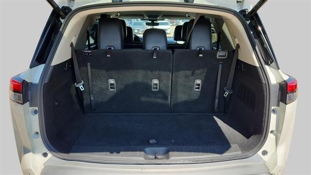 Photo of 2023 White Nissan Pathfinder