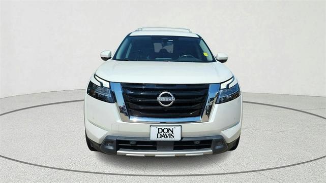 Photo of 2023 White Nissan Pathfinder