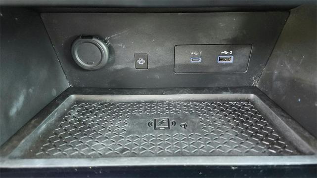Photo of 2023 White Nissan Pathfinder