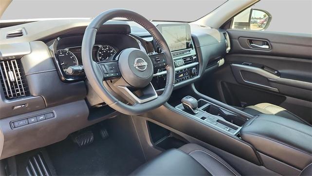 Photo of 2023 White Nissan Pathfinder