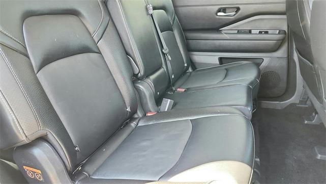 Photo of 2023 White Nissan Pathfinder