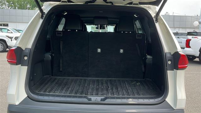 Photo of 2024 White Toyota Grand Highlander Hybrid