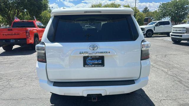Photo of 2016 White Toyota 4Runner