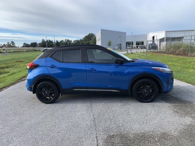 Photo of 2023 2 Tone Blue / Black Nissan Kicks