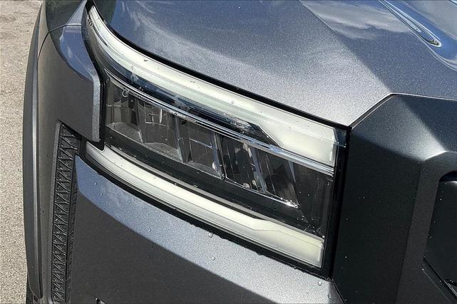 Photo of 2024 Gun Metallic Nissan Frontier